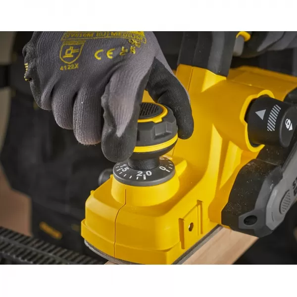 Aku bezuhlíkový hoblík 18V bez aku STANLEY FATMAX V20 SFMCW300B