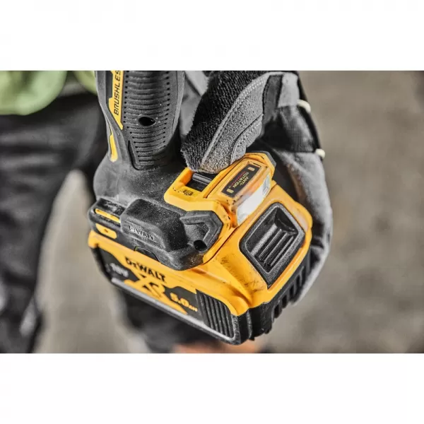Aku příklepová vrtačka 18V 2x5,0Ah DeWALT DCD805P2T+85dílná sada vrtáků a bitů DT70763