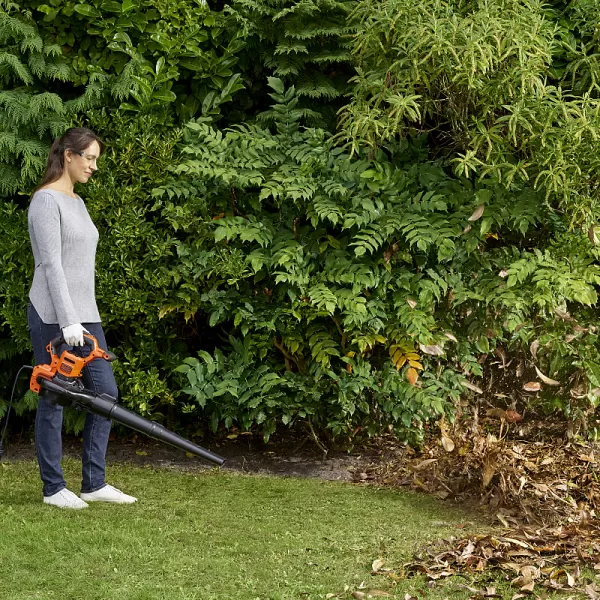 Zahradní vysavač a fukar Black&Decker BEBLV301