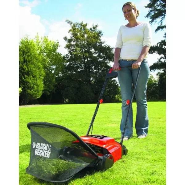 Elektrický provzdušňovač trávníku Black&Decker GD300