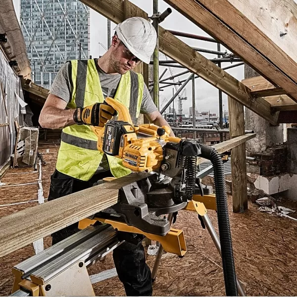 Aku pokosová pila DeWALT FLEXVOLT DCS777N