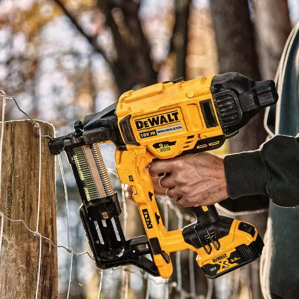 Aku sponkovačka na ploty 18V bez aku DeWALT DCFS950N