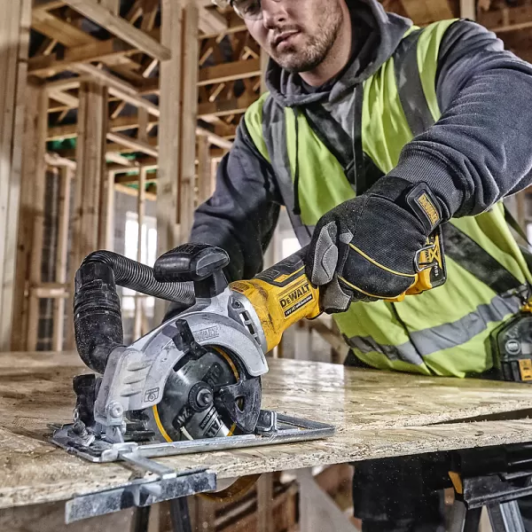 Aku kotoučová pila 18V bez aku DeWALT DCS571NT