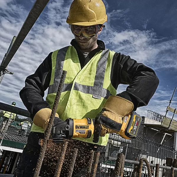 Aku úhlová bruska 125mm 54V 2x9,0Ah FLEXVOLT DeWALT DCG418X2