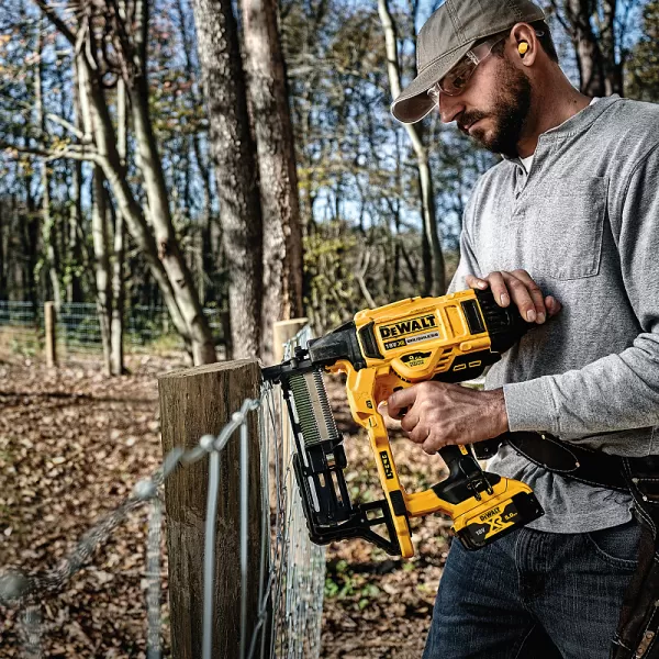 Aku sponkovačka na ploty 18V bez aku DeWALT DCFS950N