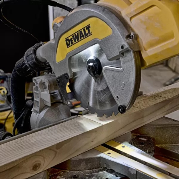 Pokosová pila 216mm DeWALT DW777