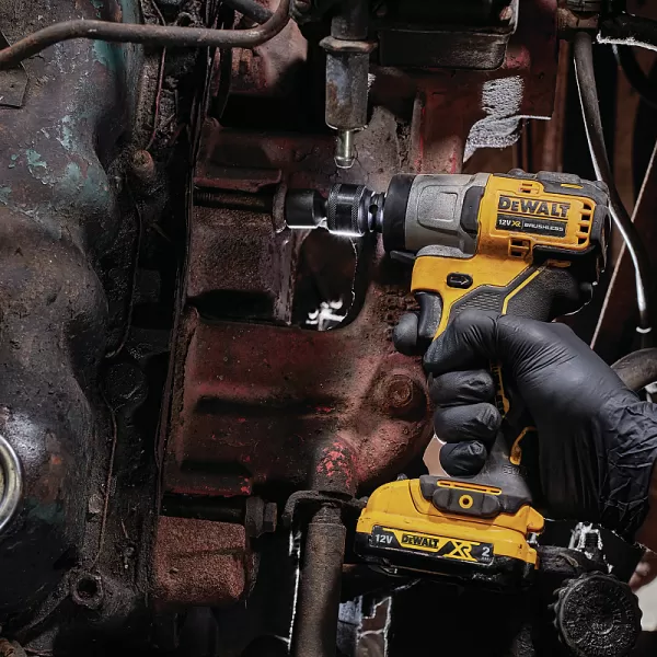 Aku rázový utahovák 12V 2x2,0Ah DeWALT DCF902D2