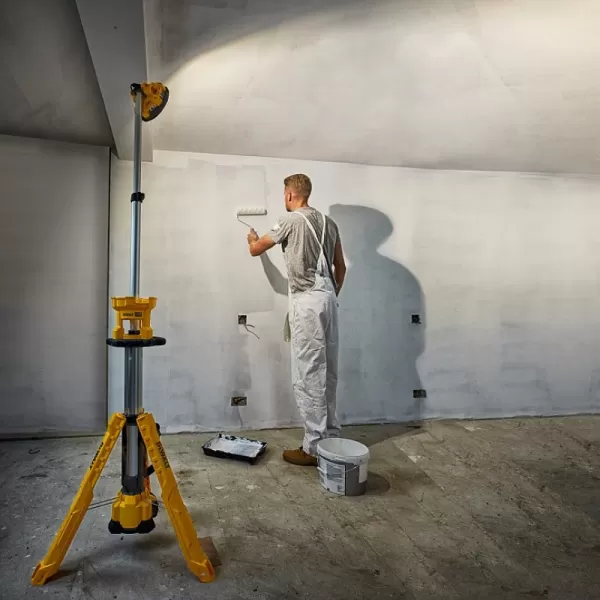 Aku pracovní světlo na stativu DeWALT DCL079