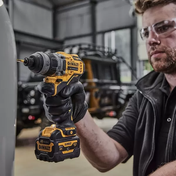 Aku vrtačka s multifunkční hlavou 12V 2x3,0Ah DeWALT DCD703L2T