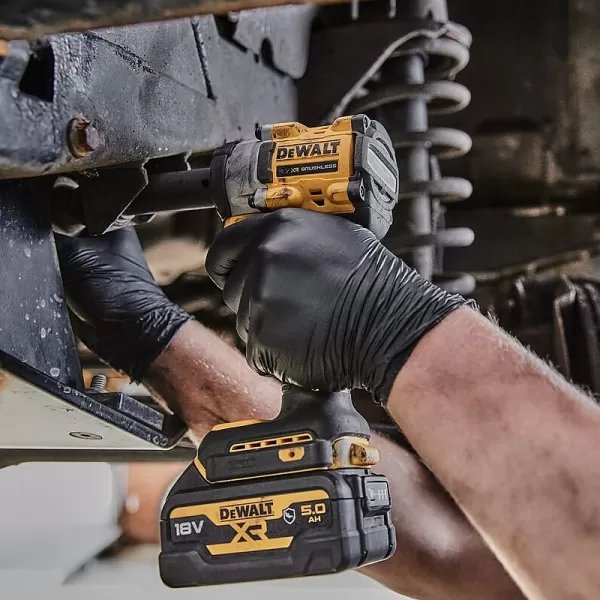 Aku rázový utahovák 18V 2x5,0Ah s CFN krytem DeWALT DCF921P2G