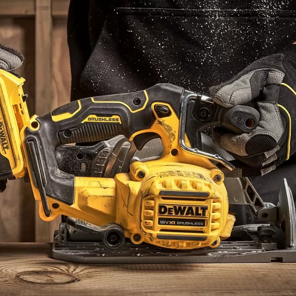 Aku kotoučová pila 165mm 18V 2x5,0Ah DeWALT DCS565P2