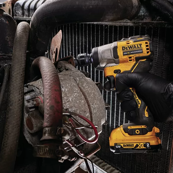 Aku rázový utahovák 12V 2x2,0Ah DeWALT DCF902D2