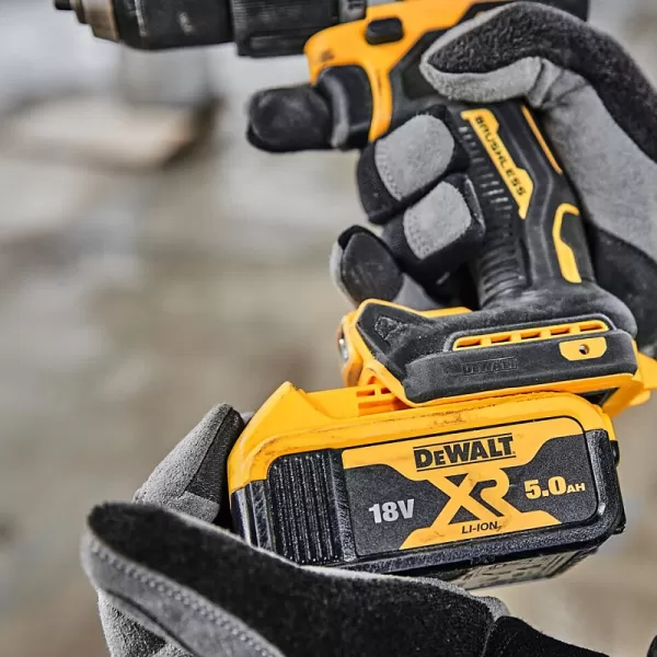 Aku příklepová vrtačka 18V 2x5,0Ah DeWALT DCD805P2T