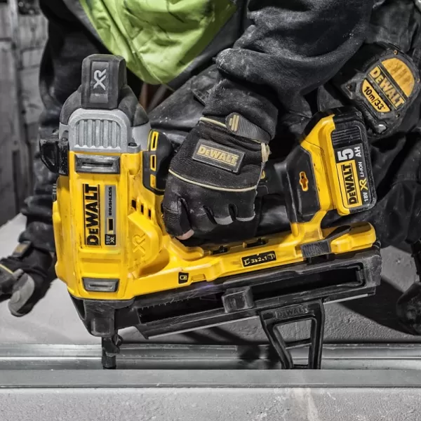 Aku hřebíkovačka do betonu 2x5,0Ah 18V DeWALT DCN890P2