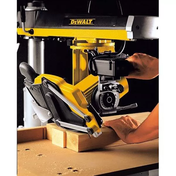 Pila s radiálním ramenem 300mm 230V DeWALT DW721KN