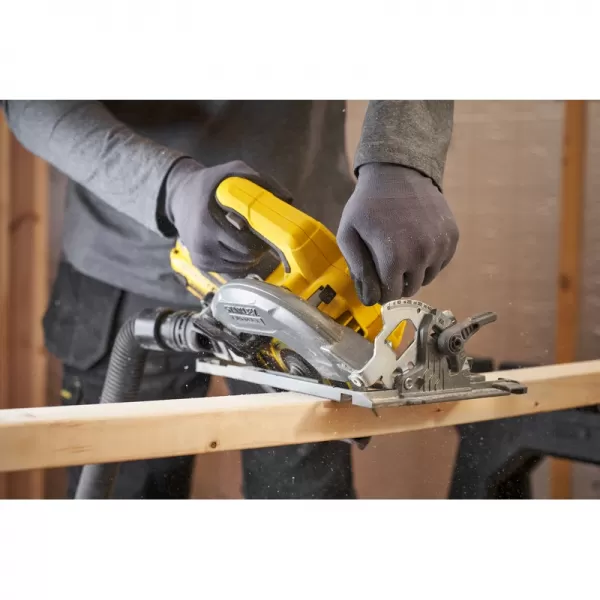 Aku bezuhlíková okružní pila 18V bez aku STANLEY FATMAX V20 SFMCS551B