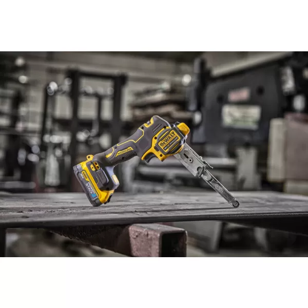 Aku prstová bruska POWERSTACK 18V 2x1,7Ah DeWALT DCM200E2T