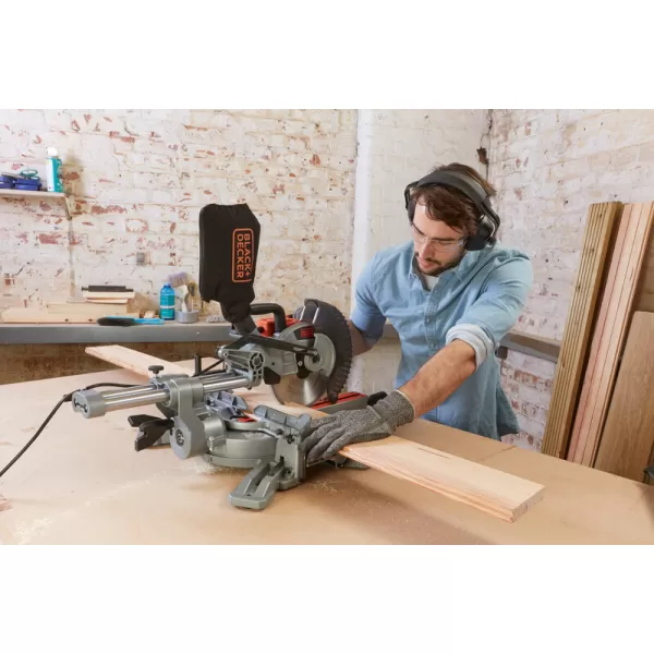 Pokosová pila s pojezdem 1600W Black&Decker BES700