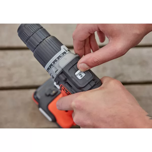 Aku vrtací šroubovák 12V 1,5Ah v tašce Black&Decker BDCHD12S1