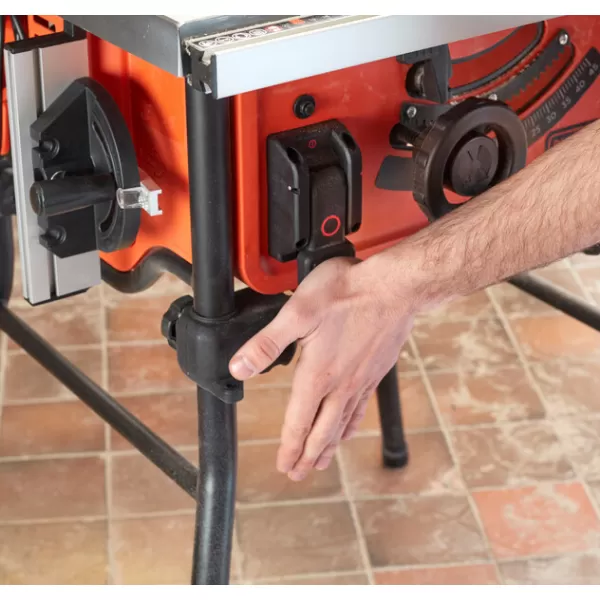 Stolní kotoučová pila 1800W Black&Decker BES720