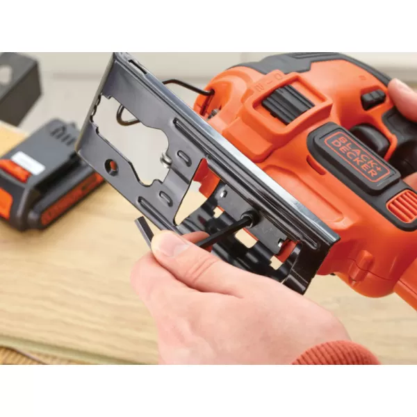Aku přímočará pila s předkmitem 18V 1x2,0Ah Black&Decker BDCJS18