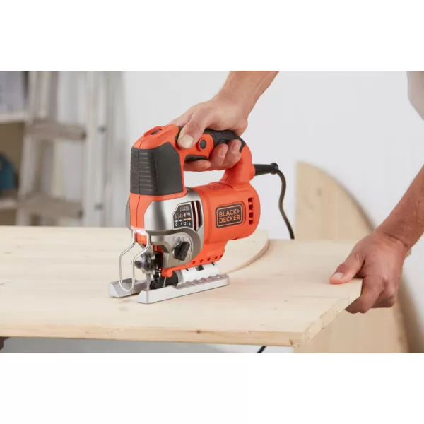 Přímočará pila 650W v kufru Black&Decker BES610K