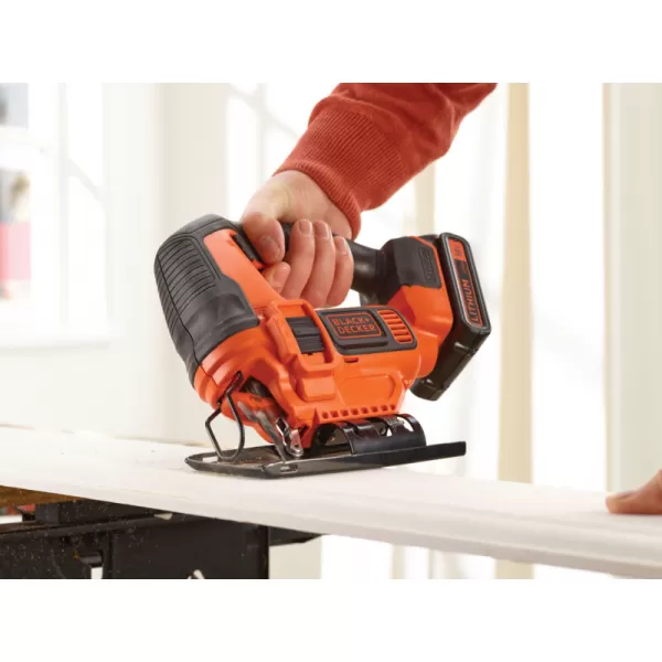 Aku přímočará pila s předkmitem 18V 1x2,0Ah Black&Decker BDCJS18