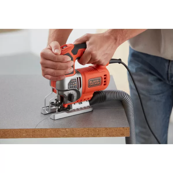 Přímočará pila 650W Black&Decker BES610