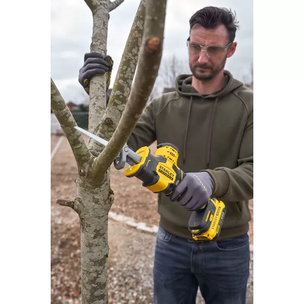 Aku bezuhlíková mečová pila V20 18V bez aku Stanley FatMax SFMCS305B