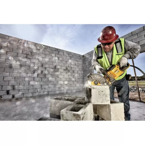 Aku rozbrušovací pila 230mm 54V 2x9,0 Ah FLEXVOLT + kotouč DeWALT DCS691X2