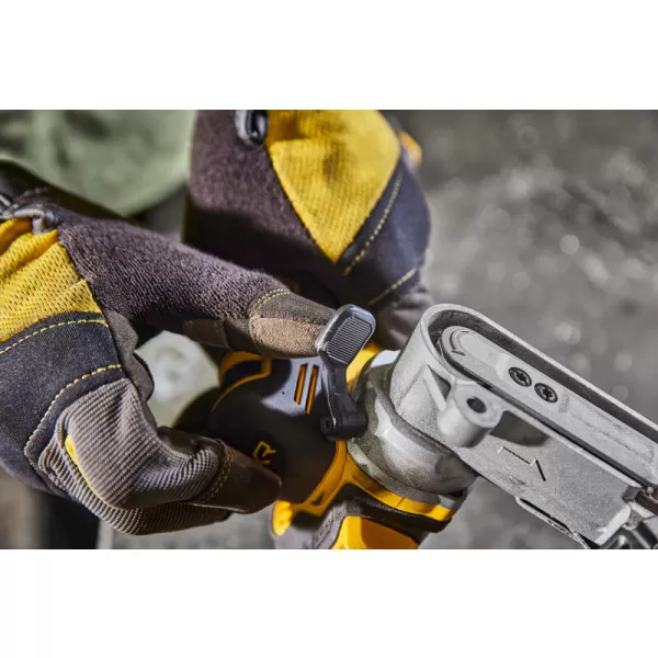 Aku prstová bruska 18V bez aku, karton DeWALT DCM200N