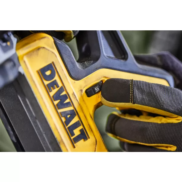 Aku pásová pila 18V bez aku DeWALT DCS378N