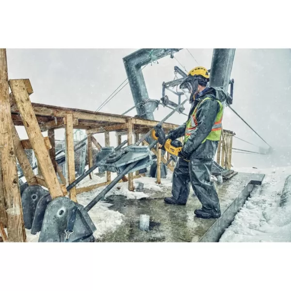 Aku rozbrušovací pila 230mm 54V 2x9,0 Ah FLEXVOLT + kotouč DeWALT DCS691X2