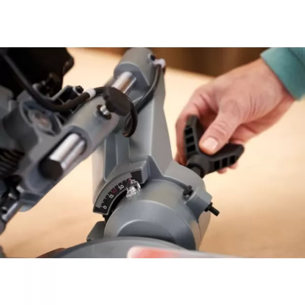 Posuvná pokosová pila 216mm Black&Decker BES701