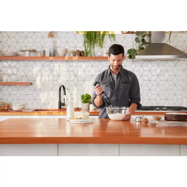 Aku tyčový mixér 7,2V 1x2,0Ah + šlehač - černý Black&Decker BCKM1012KB