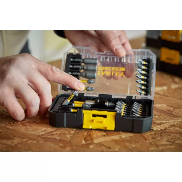 32dílná sada 25 mm torzních bitů a držákem bitů Stanley STA88557