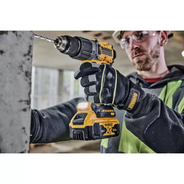 Aku příklepová vrtačka 18V 2x5,0Ah DeWALT DCD805P2T+85dílná sada vrtáků a bitů DT70763