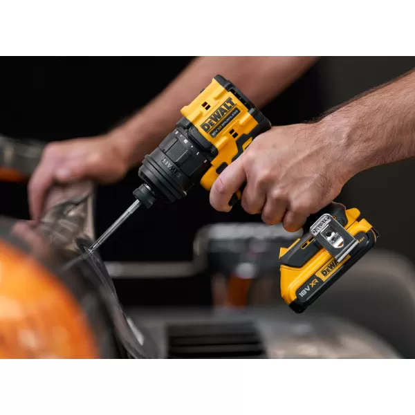Aku bezuhlíková vícehlavá vrtačka 18V 2x2,0 Ah DeWALT DCD803D2T+ 85-dílná sada bitů a vrtáků DT70762