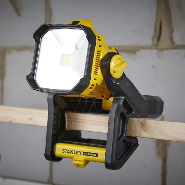 Aku pracovní svítilna V20 18V bez aku Stanley FatMax SFMCL030B