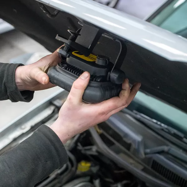 Nabíjecí svítilna 1000lm FatMax Stanley FMHT81507-1