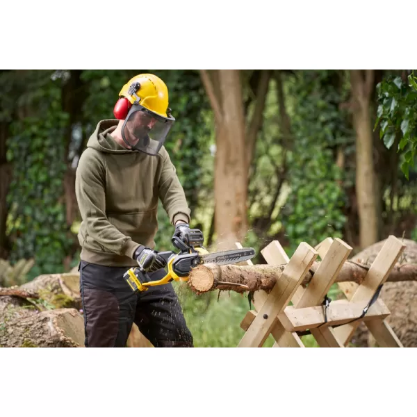 Aku bezuhlíková řetězová pila V20 18V 1x4,0Ah Stanley FatMax SFMCCS730M1