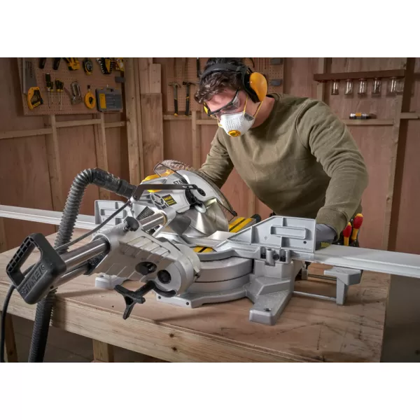 Pokosová pila 254 mm 1800 W s pojezdem Stanley SM1800