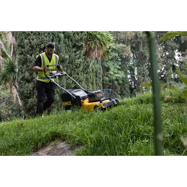 Aku sekačka na trávu 2x5,0Ah 18V DeWALT DCMW564P2