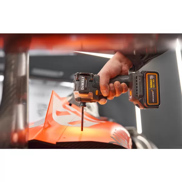 Aku rázový utahovák 1/4" 18V/2x5,0Ah limitovaná edice McLaren DeWALT DCF85MP2T