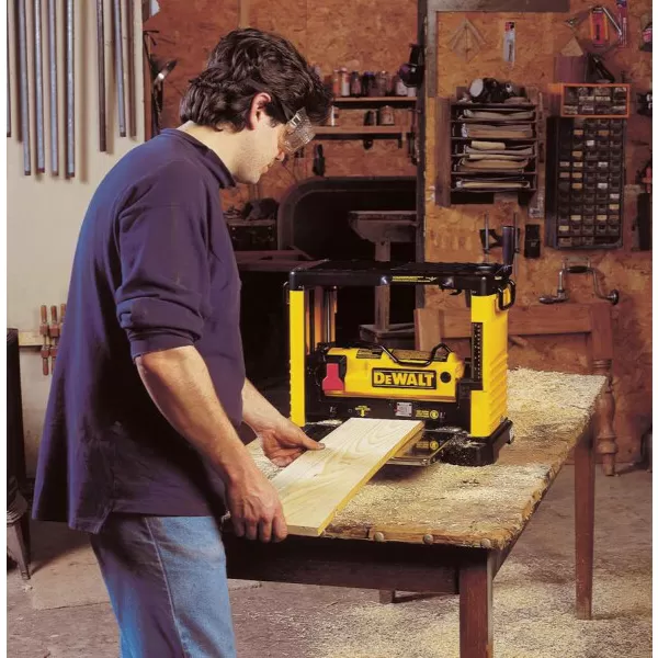 Tloušťkovací fréza DeWALT DW733