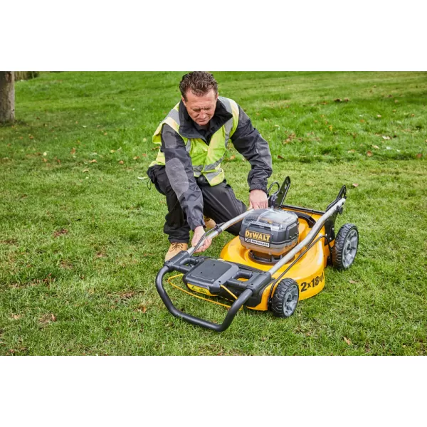 Aku sekačka na trávu 2x5,0Ah 18V DeWALT DCMW564P2