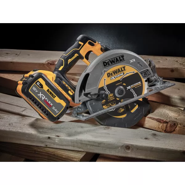 Aku kotoučová pila 18V FLEXVOLT ADVANTAGE bez aku DeWALT DCS573NT